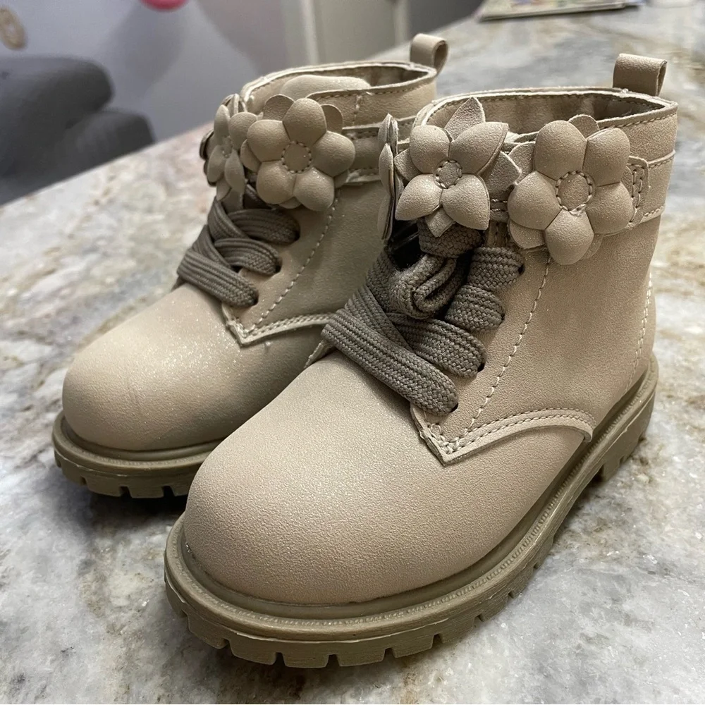 NEW Carter's Daffodil Toddler High-Top Boots Girls 7M in Khaki